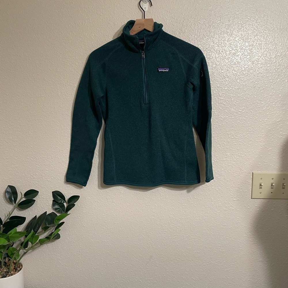 Patagonia Women's Green half zip Sweater